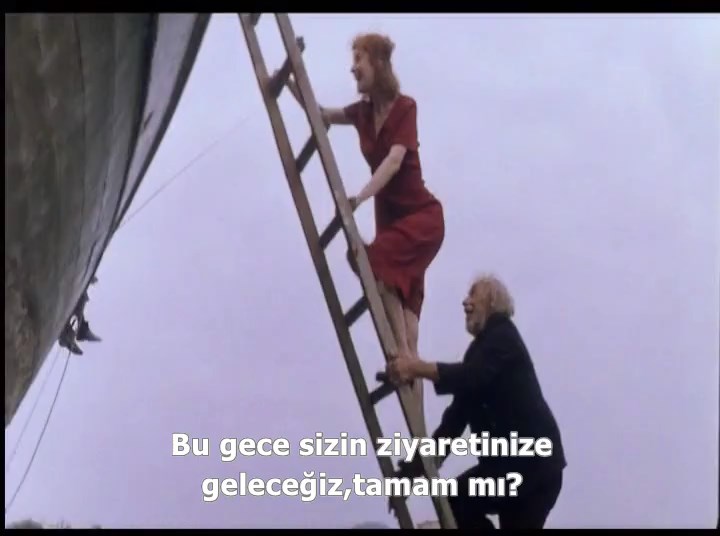 Genç Gürcü Kızı ve Papaz Terk Edilmiş Gemide Sex izle