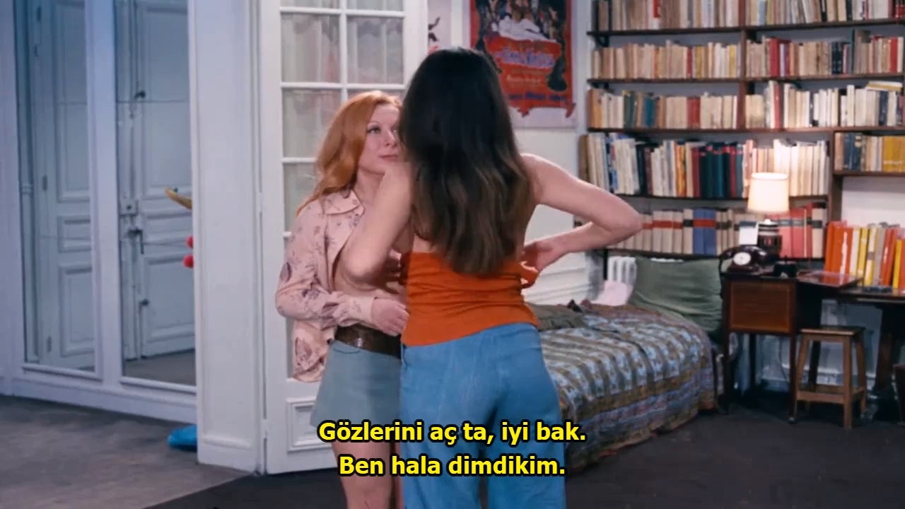 Gıcırdayan Eski Yatakta Lezbiyen Seks izle